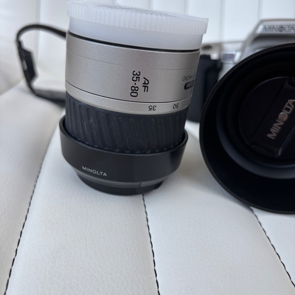 Vintage Minolta QTSI Maxxum 35 mm Film Camera with 70-210 & 35-80 AF Zoom Lens - Picture 3 of 17